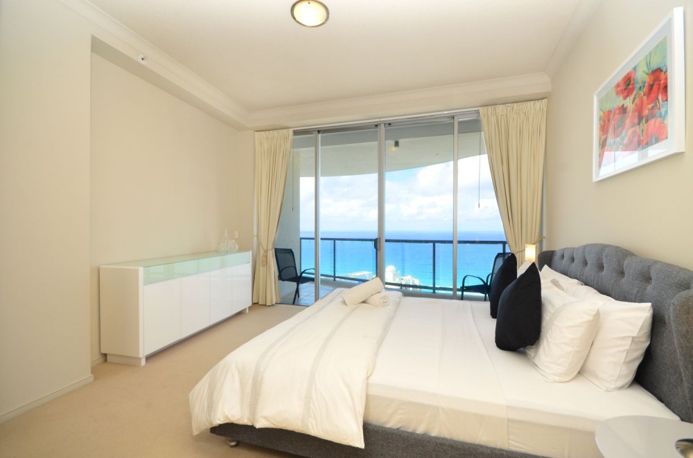 Wake Up in Paradise - Master Bedroom