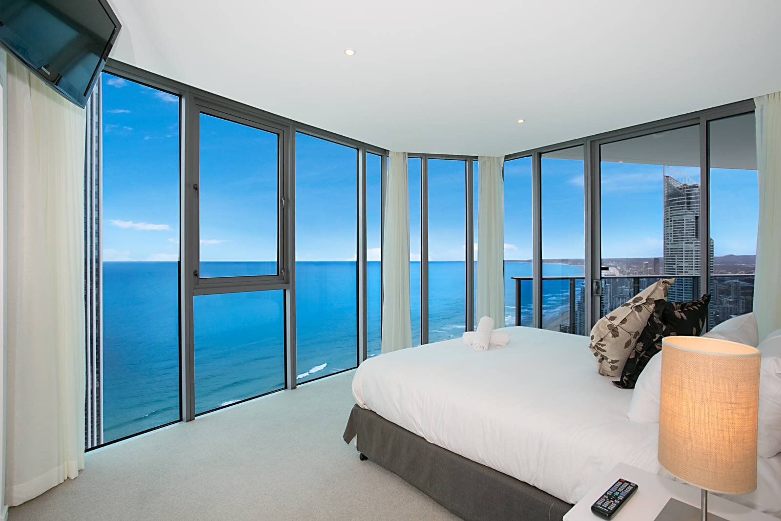 Sky High accommodation on the 51st floor! – HRSP.com.au