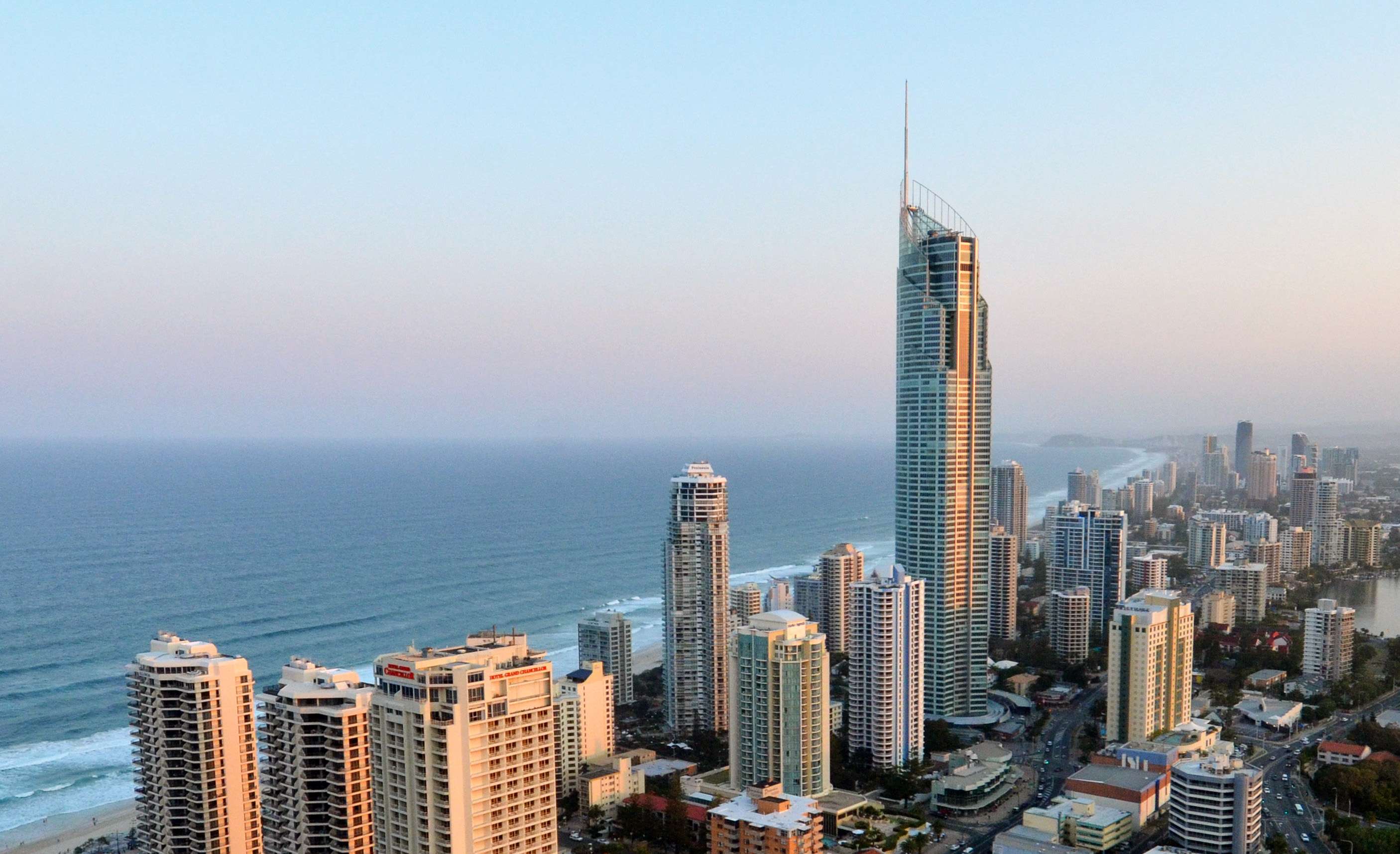 Book Surfers Paradise Accommodation in the tallest tower!